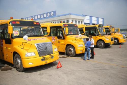 交運(yùn)溫馨校車黃島公司聯(lián)合建工小學(xué)開展新學(xué)期首次消防演練活動(dòng)