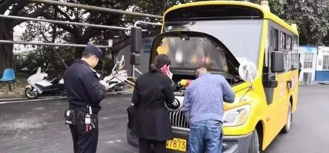 校車安全無小事，福清交警嚴查嚴處“黑校車”!!!