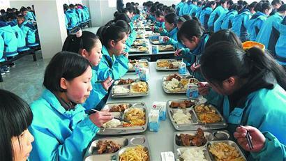 膠州教育發(fā)布｜農(nóng)村教育優(yōu)質(zhì)發(fā)展 8.5元的午餐僅需1元 ，20元校車僅需2元