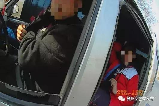 冀州交警查獲一起“黑校車”的嚴(yán)重違法行為！