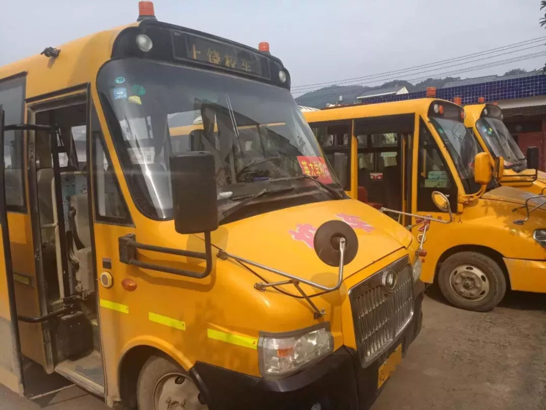 陽新交警查獲三名未有校車駕駛資質(zhì)的駕駛?cè)? 陽新交警查獲三名未有校車駕駛資質(zhì)的駕駛?cè)? border=