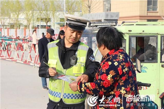 山東菏澤:單縣積極開展打擊非法校車宣傳 確保學(xué)生乘車安全 山東菏澤:單縣積極開展打擊非法校車宣傳 確保學(xué)生乘車安全