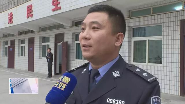 陜西渭南:面包車充當(dāng)校車 核載7人竟然實(shí)載15人 陜西渭南:面包車充當(dāng)校車 核載7人竟然實(shí)載15人