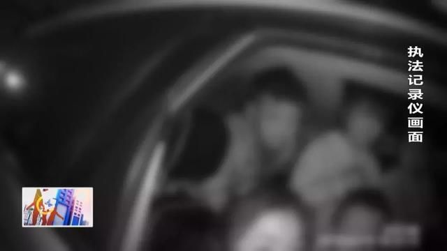 陜西渭南:面包車充當(dāng)校車 核載7人竟然實(shí)載15人 陜西渭南:面包車充當(dāng)校車 核載7人竟然實(shí)載15人