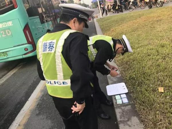 全市嚴查校車進行時！您家孩子坐的車都被交警攔下了……