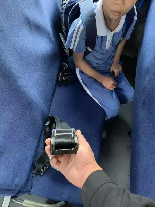 全市嚴查校車進行時！您家孩子坐的車都被交警攔下了……