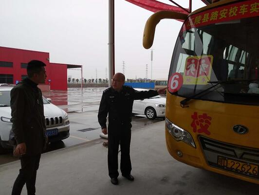 江陵開(kāi)展校車安全大檢查 下達(dá)責(zé)令整改通知書(shū)23份