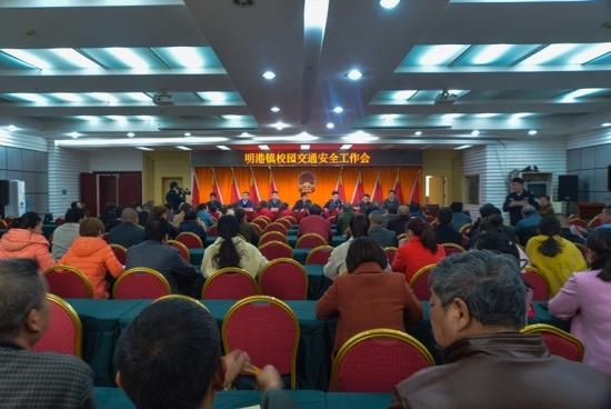 明港交警:加強(qiáng)校車(chē)安全管理 保障學(xué)生交通安全 明港交警:加強(qiáng)校車(chē)安全管理 保障學(xué)生交通安全