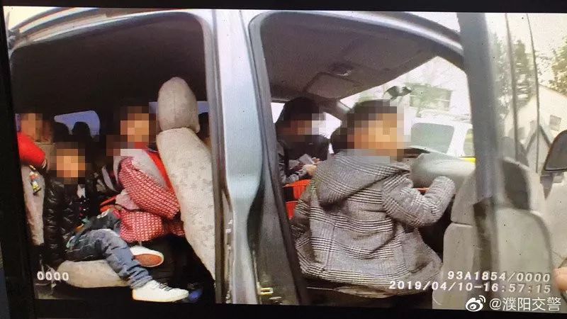 【曝光】濮陽一“黑校車”核載7人，實載18人！