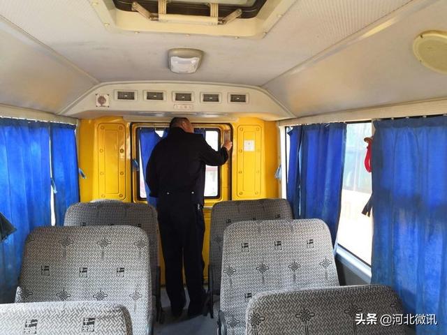 晉州交警排查校車安全隱患不放松/ 晉州交警排查校車安全隱患不放松