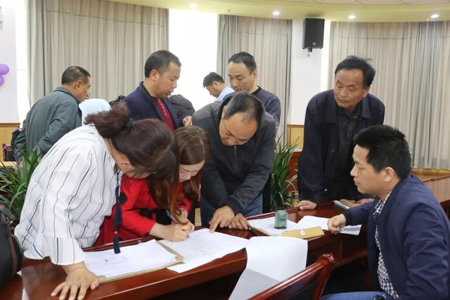 合陽縣教育局：勘驗(yàn)校車運(yùn)行線路為師生擰緊校車“安全閥”