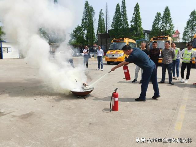加強(qiáng)校車安全管理，保障乘車學(xué)生安全