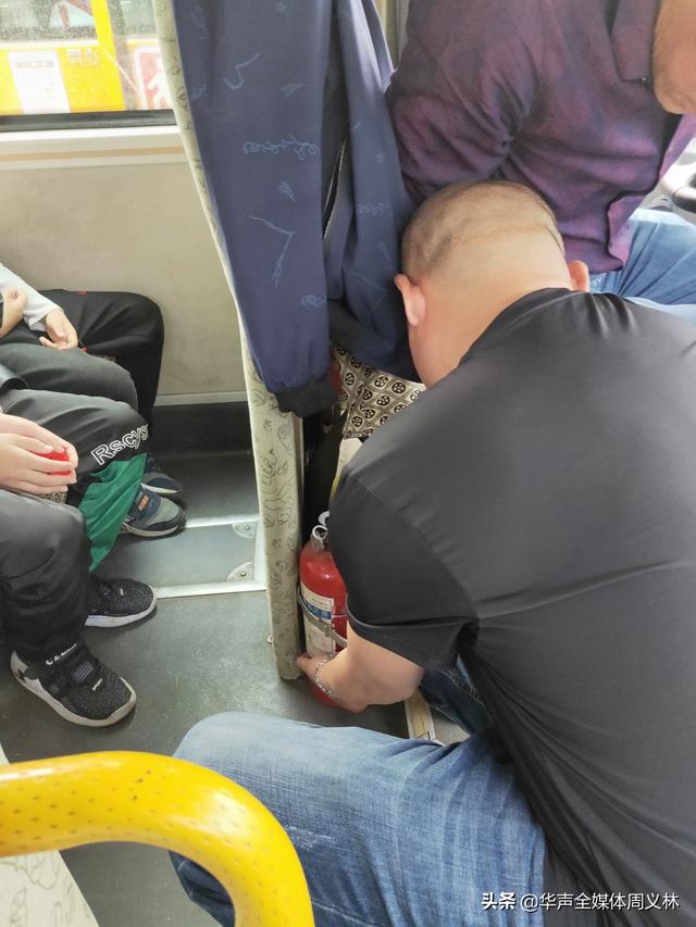 加強(qiáng)校車安全管理，保障乘車學(xué)生安全