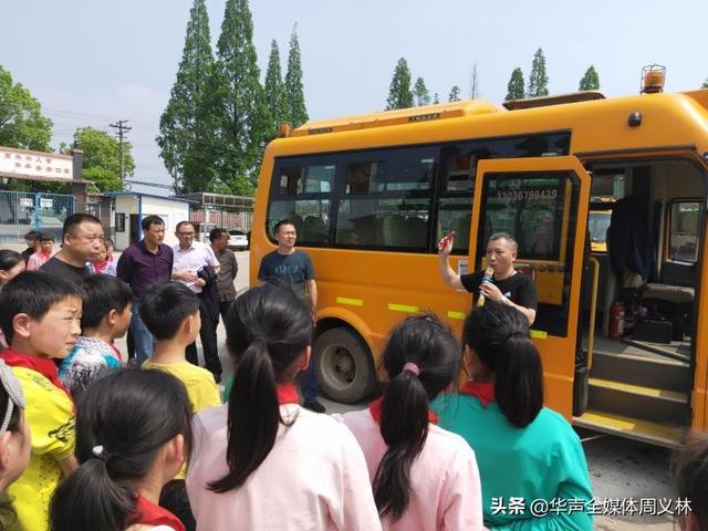 加強(qiáng)校車安全管理，保障乘車學(xué)生安全