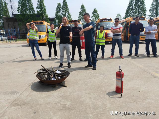 加強(qiáng)校車安全管理，保障乘車學(xué)生安全