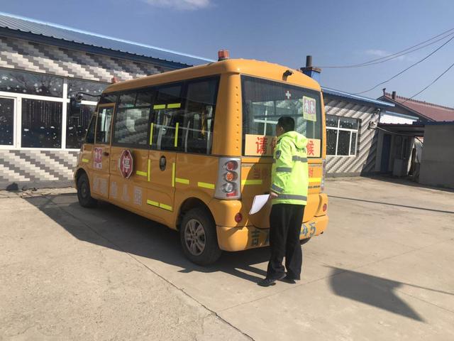 長春交警雙陽大隊深入轄區(qū)學(xué)校幼兒園，開展校車交通安全隱患排查