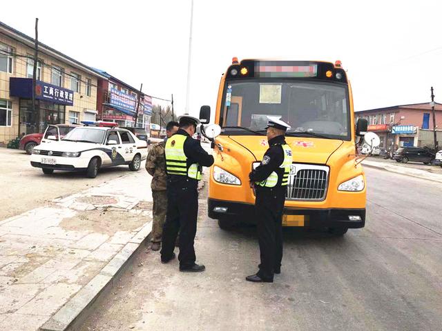 長春交警雙陽大隊深入轄區(qū)學(xué)校幼兒園，開展校車交通安全隱患排查