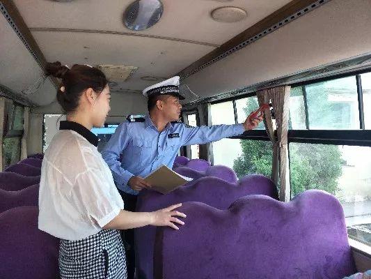 檢查校車安全 敲響生命警鐘 檢查校車安全 敲響生命警鐘