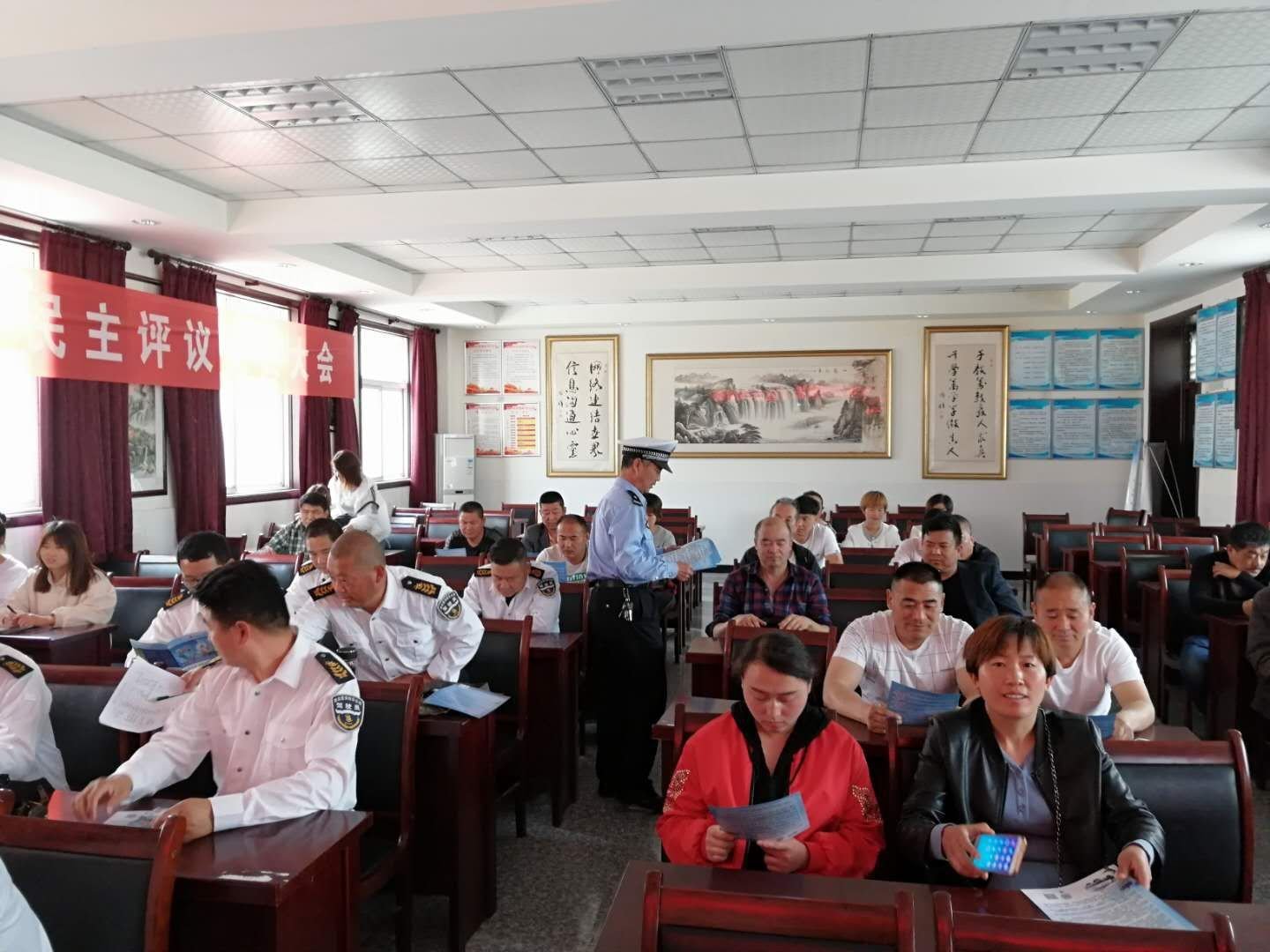 濉溪交警為校車(chē)公司開(kāi)展夏季校車(chē)安全管理培訓(xùn)班