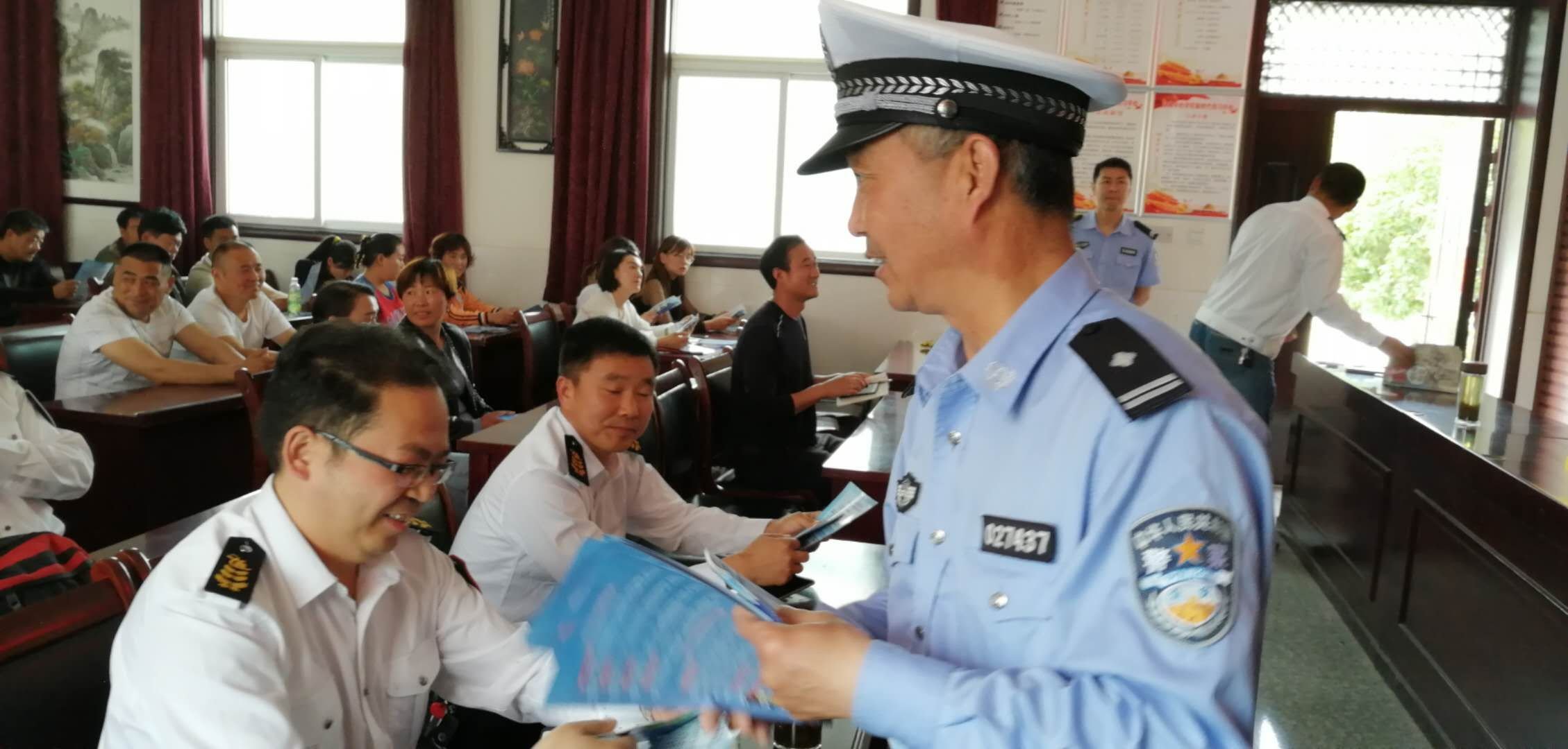 濉溪交警為校車(chē)公司開(kāi)展夏季校車(chē)安全管理培訓(xùn)班