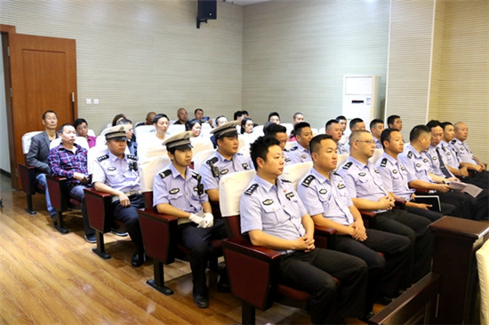 雨城區(qū)法院公開庭審雨城區(qū)首例幼兒園“非法校車”危險駕駛案