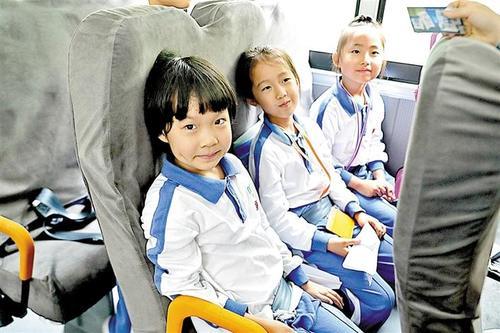 校車是否安全 一個(gè)按鍵讓家長放心 校車是否安全 一個(gè)按鍵讓家長放心