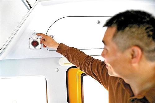 校車是否安全 一個(gè)按鍵讓家長放心 校車是否安全 一個(gè)按鍵讓家長放心