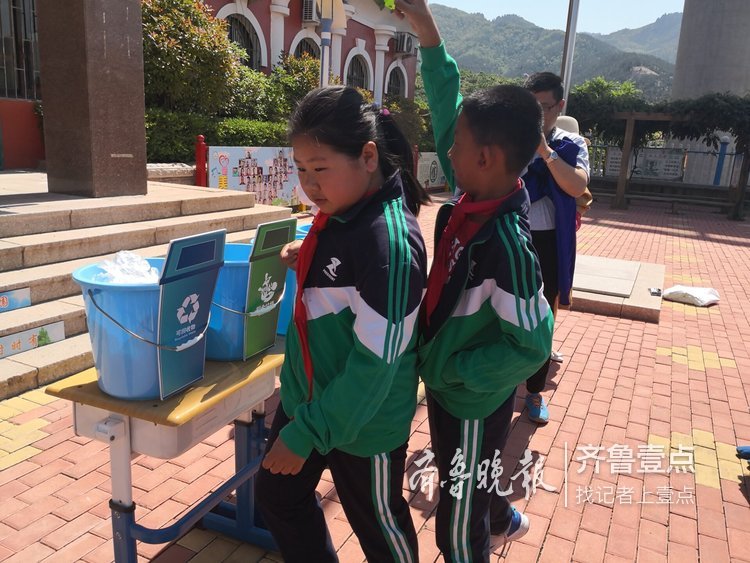 推廣垃圾分類，校車現(xiàn)場教學(xué)