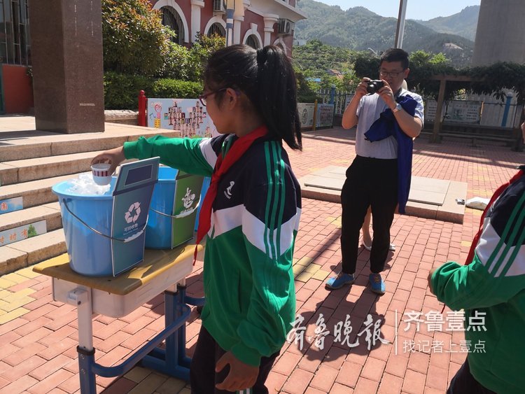 推廣垃圾分類，校車現(xiàn)場教學(xué)