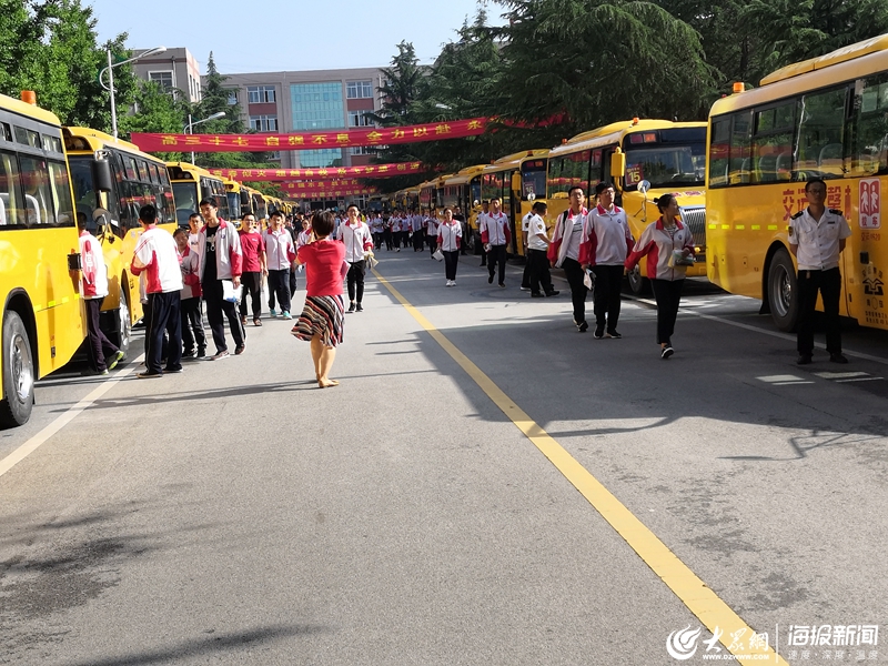 打造靚麗風(fēng)景 萊西交運42部校車服務(wù)考生