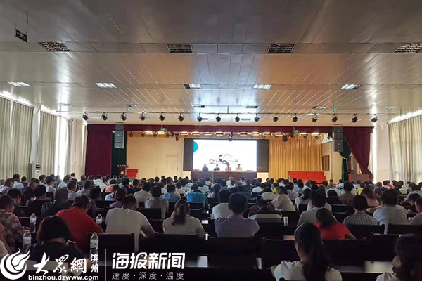 鄒平交警為校車司機“開小灶” 確保學生乘車安全 鄒平交警為校車司機“開小灶” 確保學生乘車安全