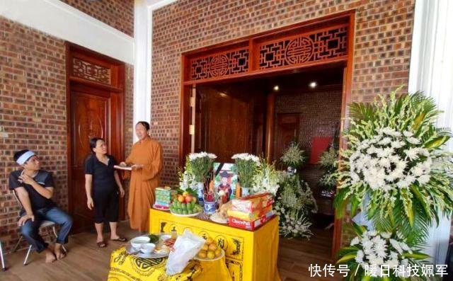 6歲男孩乘校車上學被遺忘在車里，下午被發(fā)現(xiàn)時已經(jīng)死亡