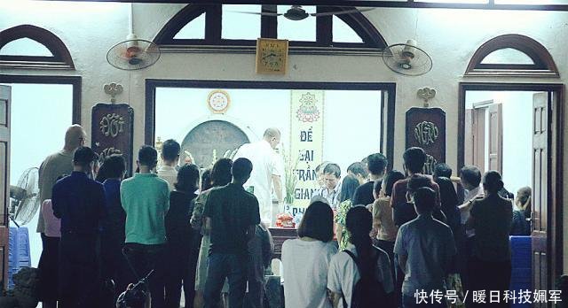 6歲男孩乘校車上學被遺忘在車里，下午被發(fā)現(xiàn)時已經(jīng)死亡