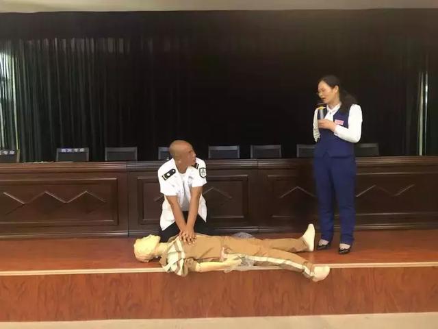 鹽湖區(qū)文旅投:組織召開“運澤林校車 2019年度安全培訓(xùn)大會” 鹽湖區(qū)文旅投:組織召開“運澤林校車 2019年度安全培訓(xùn)大會”