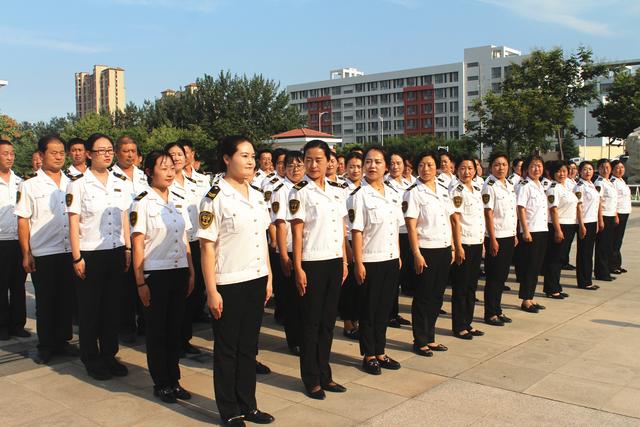 開學(xué)在即，膠州溫馨校車員工操場(chǎng)“點(diǎn)兵”