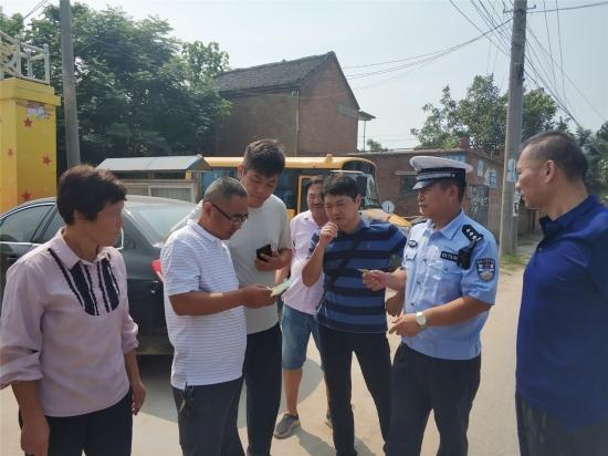 開封禹王臺(tái)區(qū)教體局聯(lián)合市交警四大隊(duì)、區(qū)應(yīng)急管理局開展校車安全專項(xiàng)大檢查