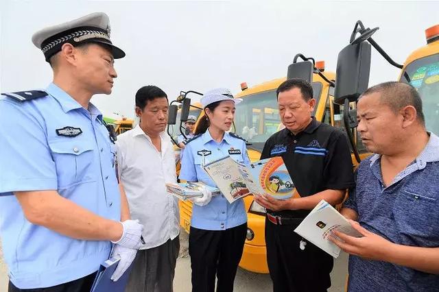 校車“體檢”迎開學