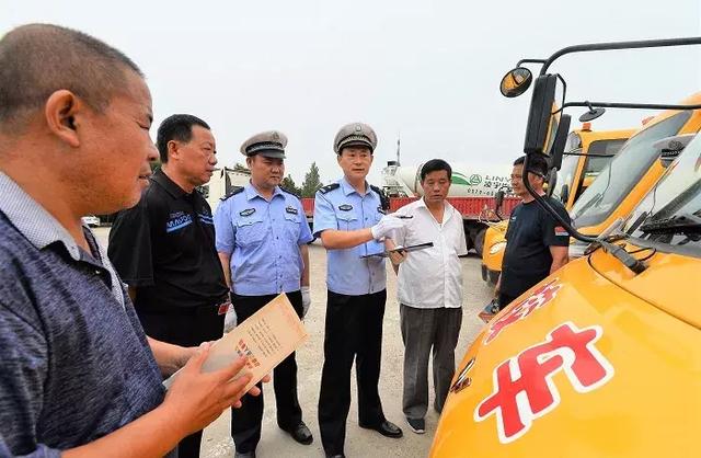校車“體檢”迎開學