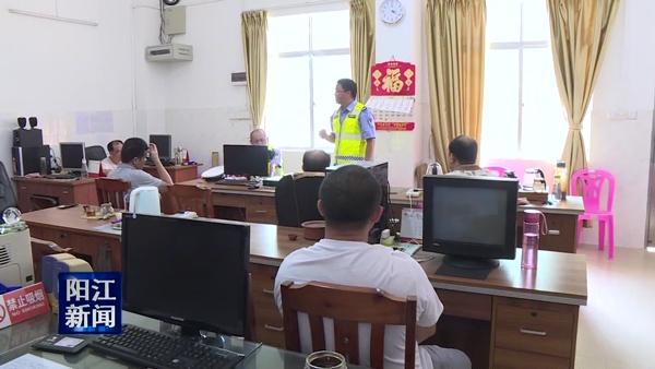 陽江市公安交警部門加強(qiáng)中小學(xué)校車安全檢查/ 陽江市公安交警部門加強(qiáng)中小學(xué)校車安全檢查