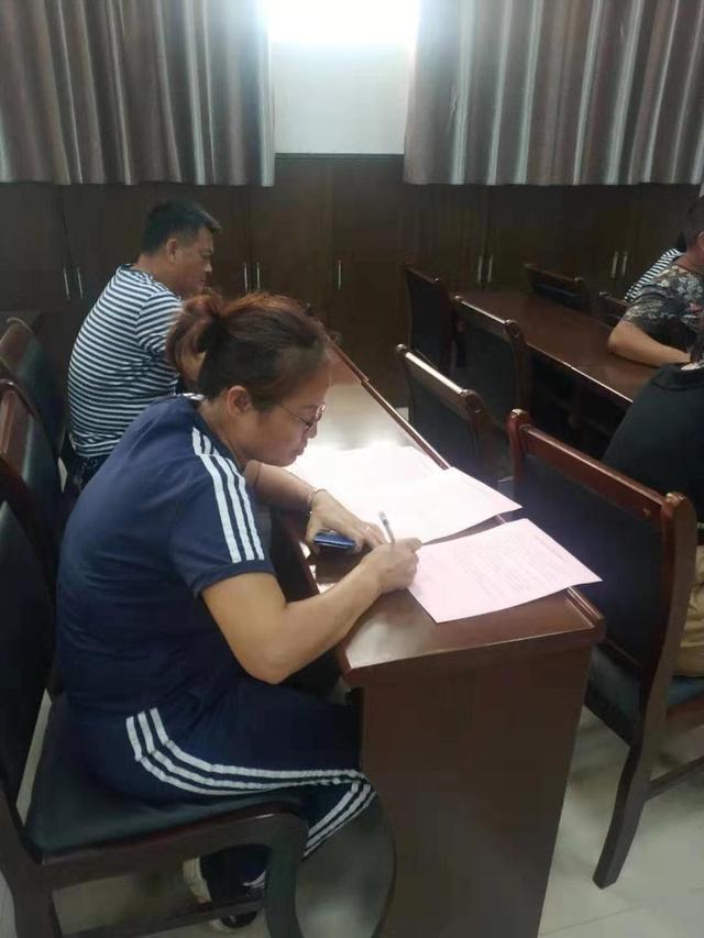 金溪交警嚴(yán)管校車保學(xué)生安全/ 金溪交警嚴(yán)管校車保學(xué)生安全