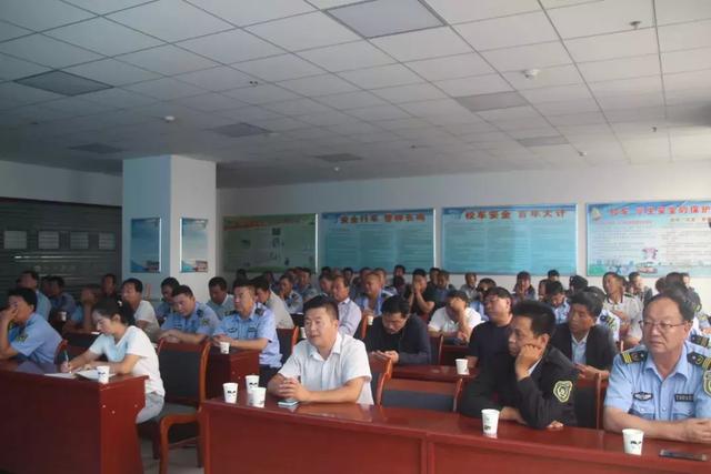 新學(xué)期，甘州公安交警緊抓校車(chē)安全教育不放松