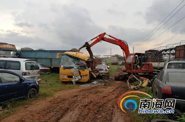 臨高交警采取行動(dòng)對(duì)逾期未檢驗(yàn)、未報(bào)廢校車“清零”