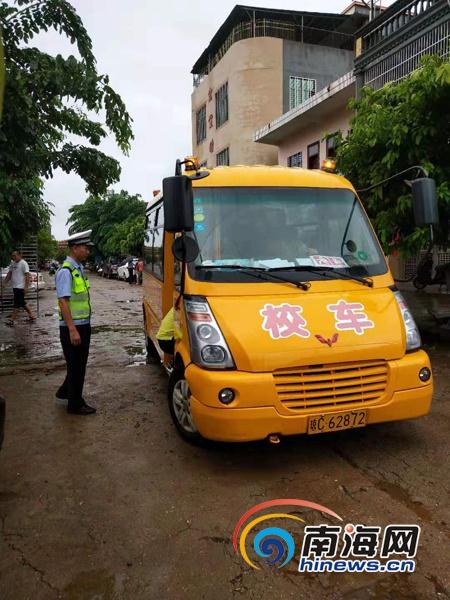 臨高交警采取行動(dòng)對(duì)逾期未檢驗(yàn)、未報(bào)廢校車“清零”