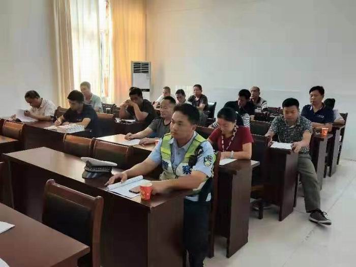 廬江縣白湖鎮(zhèn)中心學(xué)校舉辦民辦幼兒園校車(chē)駕駛員專題培訓(xùn)