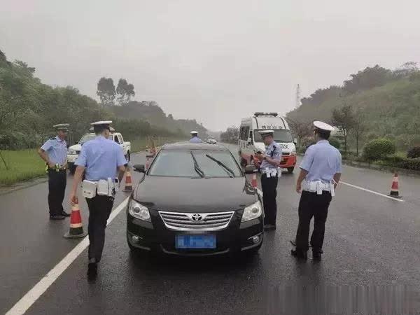 東坡交警：認真開展節(jié)前安全隱患排查