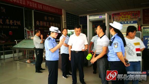 新晃交警深入客運企業(yè)、校車公司開展中秋節(jié)前安全隱患排查
