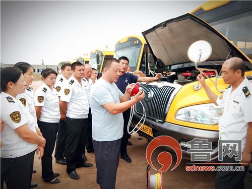 交運(yùn)西海岸溫馨校車分公司：守護(hù)學(xué)生安全“大鼻子”校車滅火彈實(shí)操演練