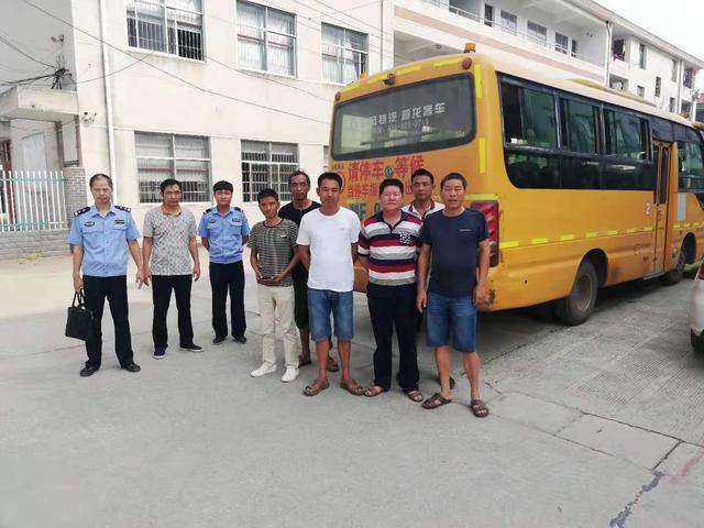 江南鎮(zhèn)召開江南中學(xué)校車安全工作專題會(huì)議