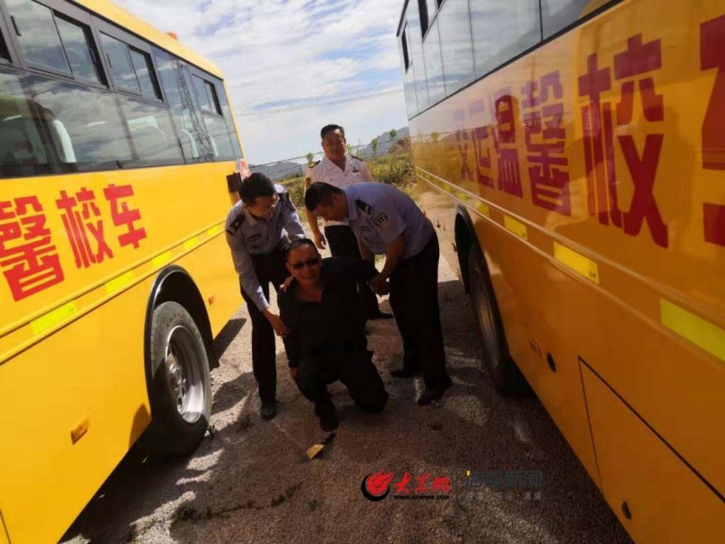 西海岸溫馨校車開展反恐防恐演練