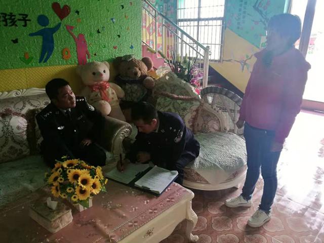 宕昌公安交警聯(lián)合縣教育局對(duì)全縣幼兒園校車開展交通 安全大排查大整治